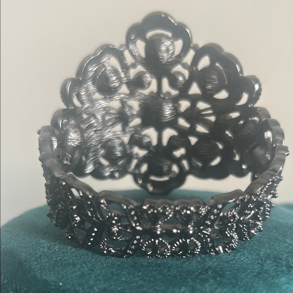 Ornate Filigree Rhinestone Encrusted Hinged Cuff Vintage Inspired Bracelet - Picture 3 of 9